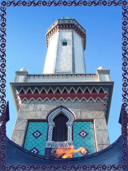 De minaret van de Verboden Stad tijdens de Winter-Efteling -|- Foto: Bram Elstak © het WWCW 2004