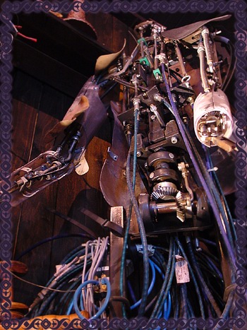 Binnenwerk van een Fata Morgana-animatronic, te zien in het Efteling-museum -|- Foto: Friso Geerlings © het WWCW 2004