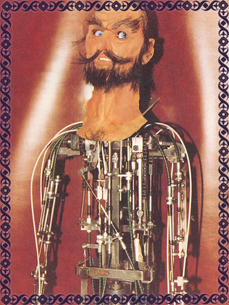 Fata animatronic -|- Foto: Het Robotboek van Chriet Titulaer en Henk Gossens - Scan: Friso Geerlings, na een tip van Misha  het WWCW 2004