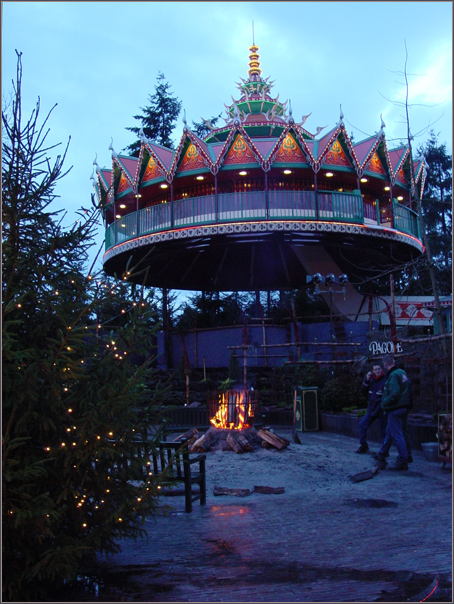 Een winters kampvuur bij de Pagode -|-  Foto: Friso Geerlings  het WWCW 2009