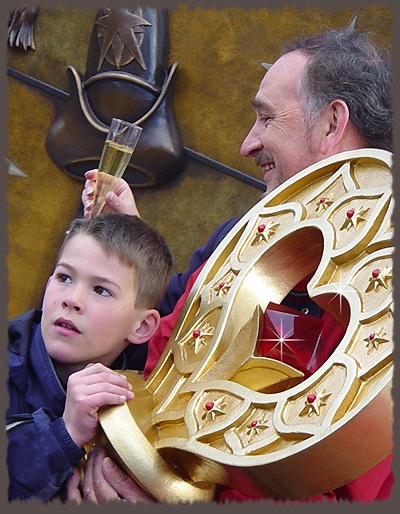 Proost! Op de mooie samenwerking tussen ABN-AMRO en de Efteling -|- Foto: Bram Elstak  het Wonderlijke WC Web 2003