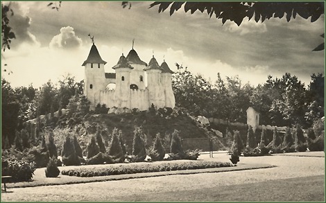 Het kasteel van Doornroosje op een oude ansicht -|- Scan: Friso Geerlings © het WWCW 2005
