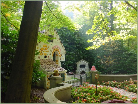 Aanzicht op het snoephuisje van de heks van Hans en Grietje -|- Foto: Friso Geerlings © het WWCW 2005