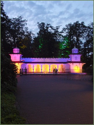 Het paleis van de Fakir in zomeravondsferen -|- Foto: Friso Geerlings © het WWCW 2005