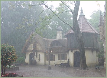 Soms is het maar wat fijn dat je kunt schuilen in een mooie herberg. Zoals tijdens semi-tropische hoosbuien. -|- Foto: Friso Geerlings  het WWCW 2005