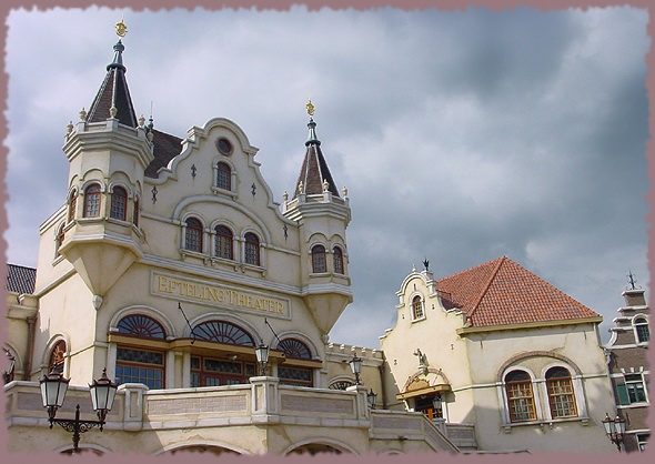 Het Efteling-theater -|- Foto: Friso Geerlings  Het WWCW 2003