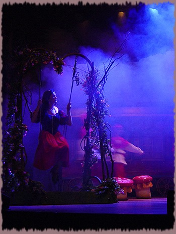 De Wonderlijke Efteling-show -|- Foto: Bram Elstak  Het WWCW 2003