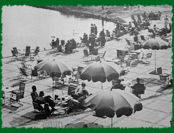 Historische foto van het Caf-restaurant -|- Foto: het Sprookje van de Efteling 1962