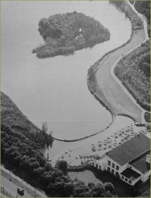 Historische foto van het Caf-restaurant -|- Foto: het Sprookje van de Efteling 1962