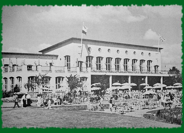 Historische foto van het Café-restaurant -|- Foto: het Sprookje van de Efteling 1962