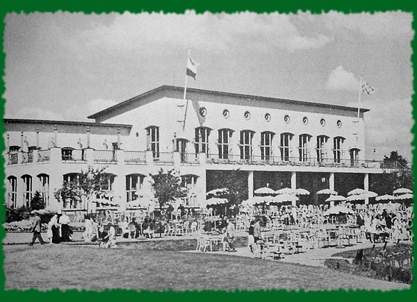 Historische foto van het Caf-restaurant -|- Foto: het Sprookje van de Efteling 1962