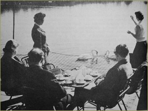 Historische foto van het Café-restaurant -|- Foto: het Sprookje van de Efteling 1962