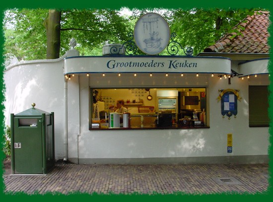 Aanzicht op Grootmoeders Keuken -|- Foto: Friso Geerlings,  2002 Het Wonderlijke WC Web