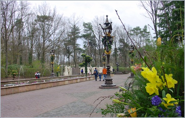 Lentedecoraties op de Pardoes-promenade -|- Foto: Friso Geerlings  Het WWCW 2005