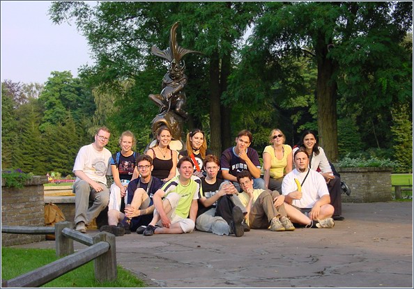 Een aantal Eftelisters (en WWCW'ers!) op een fraaie zomeravond -|- Foto: Friso Geerlings  Het WWCW 2005