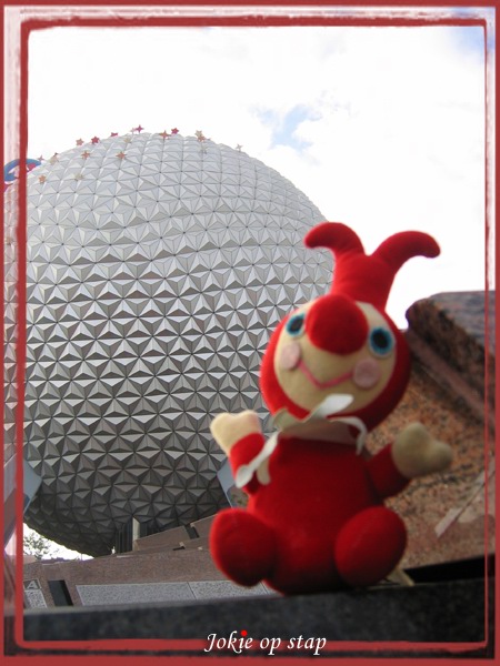 Jokie op stap in Epcot -|- Foto: Jorn van de Wetering  het WWCW 2005