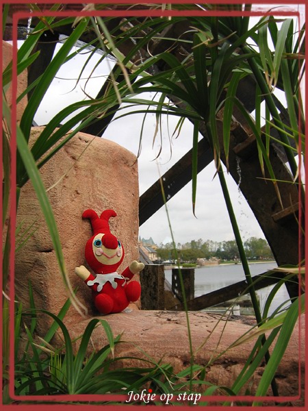 Jokie op stap in Epcot -|- Foto: Jorn van de Wetering © het WWCW 2005