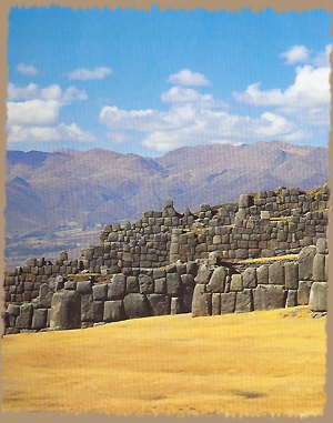 Het machtige muurwerk van Sacsayhuaman, een Inka-fort nabij Cuzco -|- Foto: 'De beschaving van de Inka's'