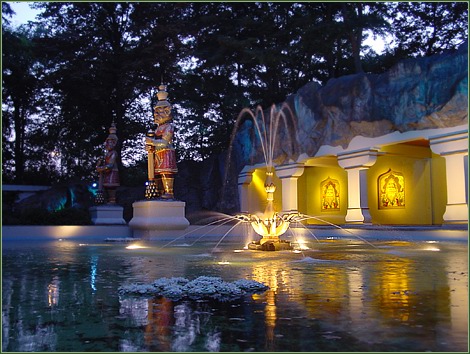 Tempelplein van 'De Indische Waterlelies' -|- Foto: Friso Geerlings  het WWCW 2005