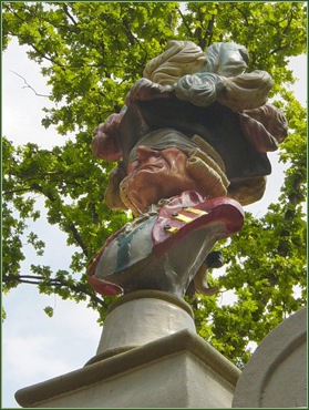 Het borstbeeld van Kogeloog op het voormalige horecapunt -|- Foto: Bram Elstak  het WWCW 2005