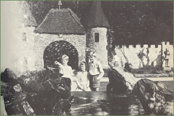 De Kikkerkoning in 'Het Sprookje van de Efteling' -|- Foto: Waarschijnlijk Peter Reijnders Scan: Friso Geerlings   het WWCW 2005