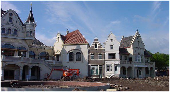 Het Efteling-theater is bijna af -|- Foto: Friso Geerlings  Het WWCW 2004