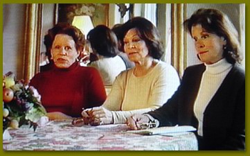 De gezusters Reijnders, dochters van Peter Reijnders - Screencapture "50 jaar Sprookjes in de Efteling" -|- cap: Friso Geerlings. Beeldmateriaal: (c) De Efteling, 2002