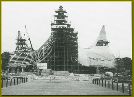 Het Huis van de Vijf Zintuigen in aanbouw